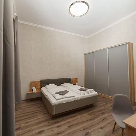 Apartment Cityscape Budget Kiraly