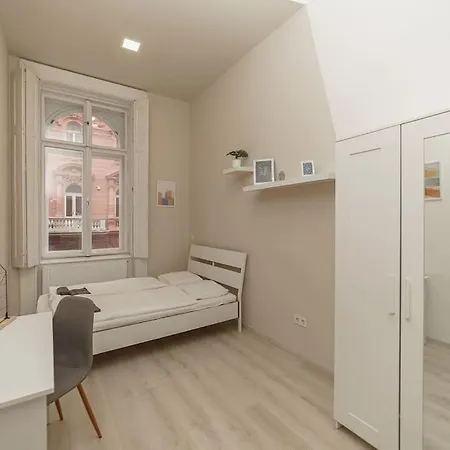 Apartment Cityscape Budget Kiraly
