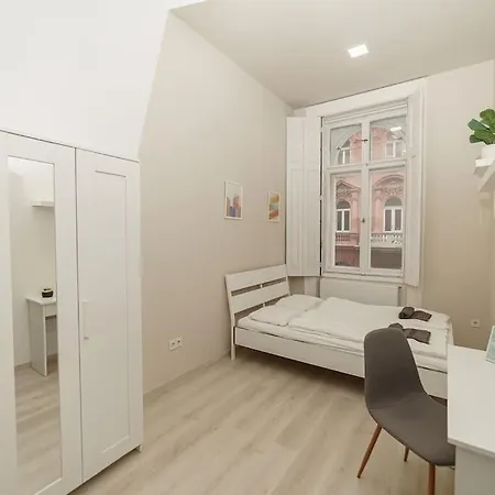 Apartment Cityscape Budget Kiraly